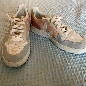 VEJA: Multicolor pink lace up sneaker size 6